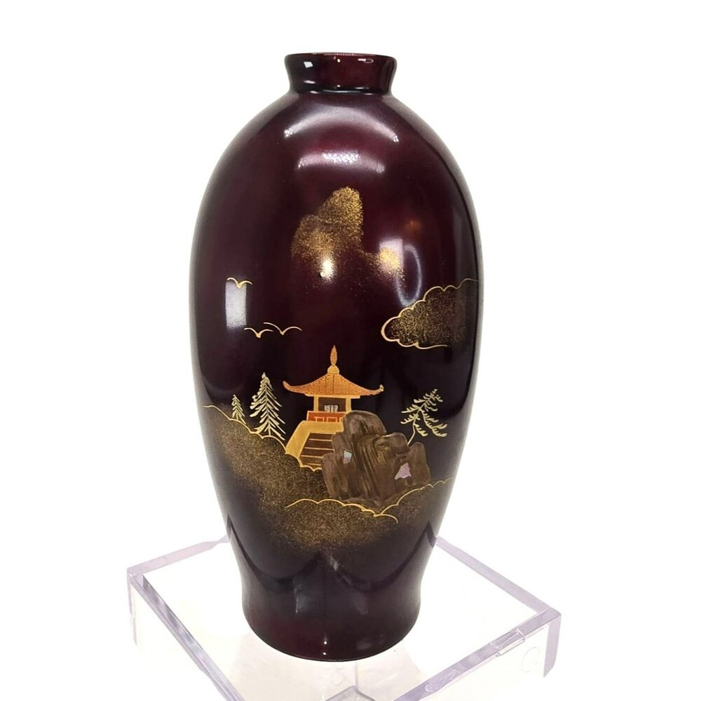 Royal Kutani Porcelain Vase Red Laquer With Japanese Pagoda & Landscape JE382